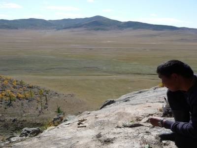 Tobi notre guide sur fond de Mongolie