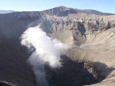 Le cratère fumant du Bromo