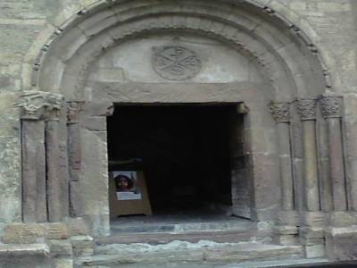 Porche roman église d'Arreau