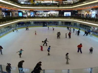 Patinoire dans centre commerciale - normal...