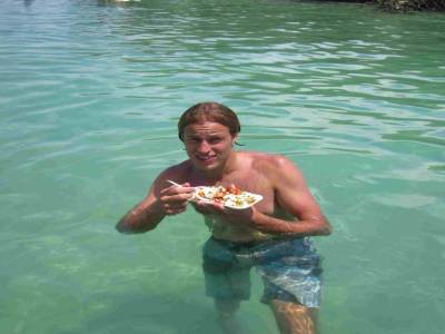fruits de mer les pied dans l'eau