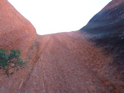 Un des murs verticaux de l'Uluru