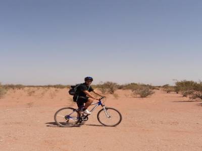 Djo à vélo à Talampaya