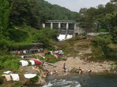 Barrage du lac de Fewa