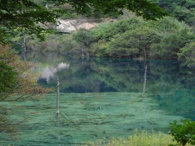 des lacs aux couleurs éblouissantes