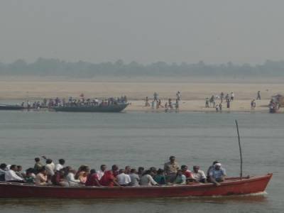 Bateau de touristes et pelerins surtout