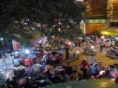 Une rue agitée de Hanoi