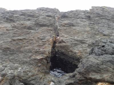"Blowhole" dans la roche