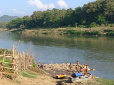 Arrivée en kayak à Luang Prabang