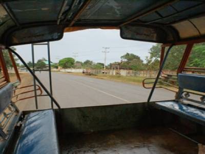 A l'arrière d'un tuk-tuk