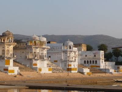 Ghat sur le lac