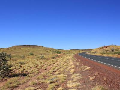 Sur la route de Karijini