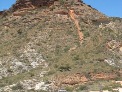 Super 4WD au pied de la montagne