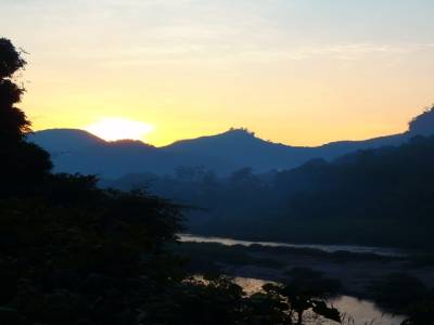 Couche de soleil sur la Nam ou (Muang Kiaw)