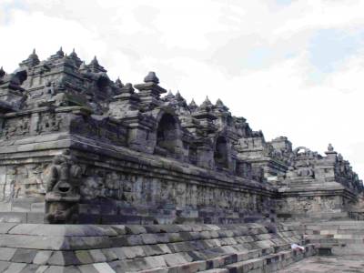 Borobudur (un des plus grand temple Bouddhique d'Asie, qui date de 1200ans)