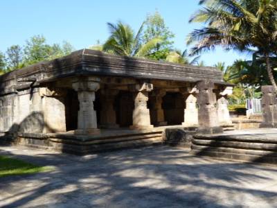 Temple hindou vieux de 700 ans