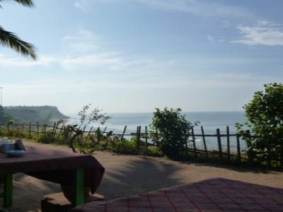 terrasse petit dej, vue depuis la falaise