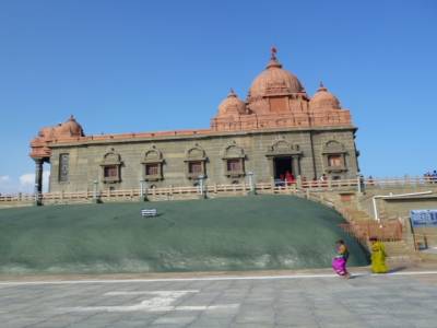 temple, ici un philiosophe est venu mediter 3 jours sur ce bout de caillo, le temple lui est dedie.