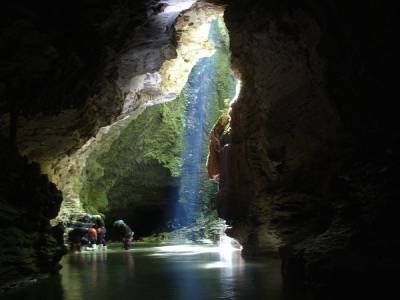 Speleo dans les grottes
