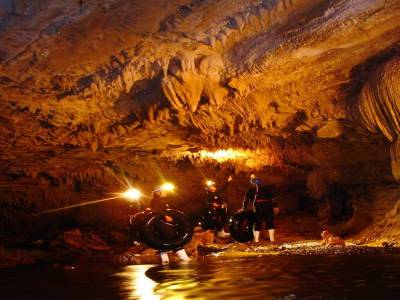 Speleo dans les grottes