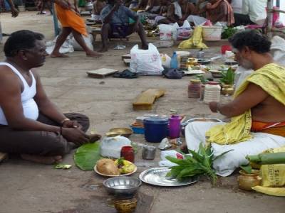 Puja en cours sur les rives du Kaveri