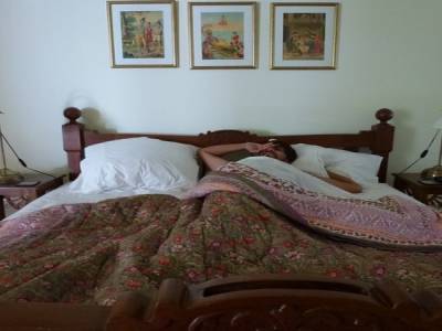 Oh non ! Le lit est trop petit !!!