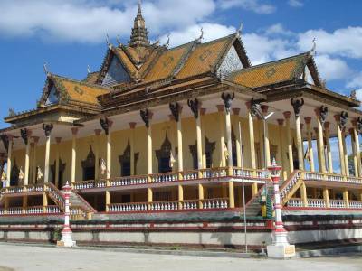 Le temple moderne de Sambor pres de Kratie