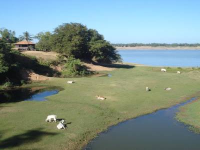 Au bord du Mekong par la piste de Chlong a Stung Trong