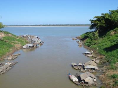 Au bord du Mekong par la piste de Chlong a Stung Trong