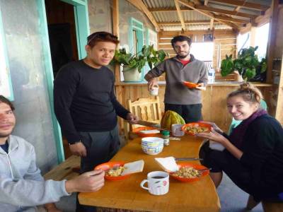 Petit déj avec un philippain (Gérard) et un allemand (Flo)