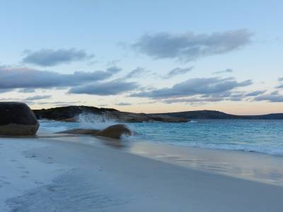 Little beach à la tombée de la nuit