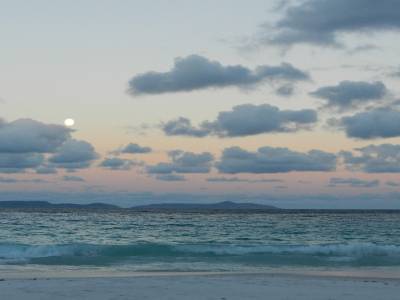 Little beach à la tombée de la nuit