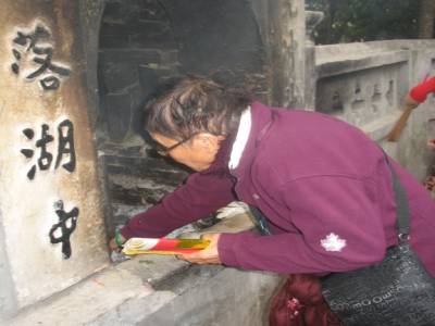 Offrandes pour papa au Temple de l'épée restituée