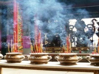 dans un temple à Saïgon
