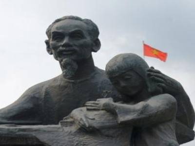 Ho chi minh; le personnage historique du pays