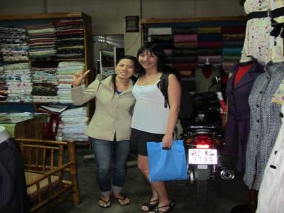 Dans une boutique de fringues sur mesure