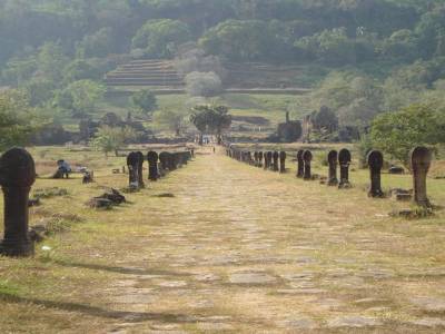 L allee du Wat Phou sans nous !