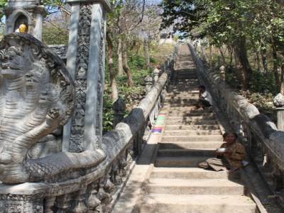 200 steps to the Hill of Women (Kampong Cham)