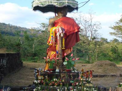 Bouddha debout au Wat Phou