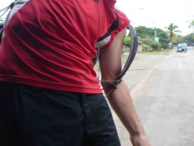 Quand le Jeepney est plein, on s'accroche ou on peut!