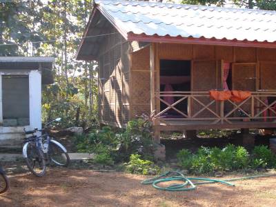 Notre guesthouse et son cabinet de toilette