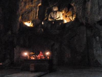 Grotte dans la montagne de marbre pres de Hoi An
