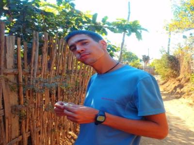 Remi essaye le betel