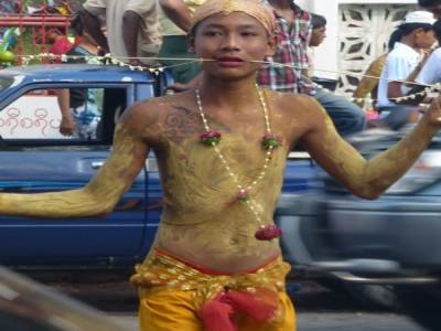 Des indiens dans la ville