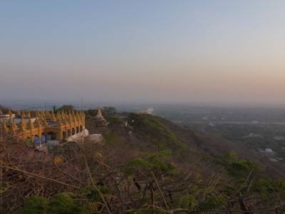 Vue de Mandalay Hill - Pagode de Kyauktawgyi