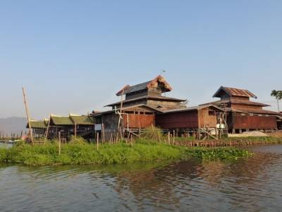 Lac Inle -le monastere Nga Phe Kyaung