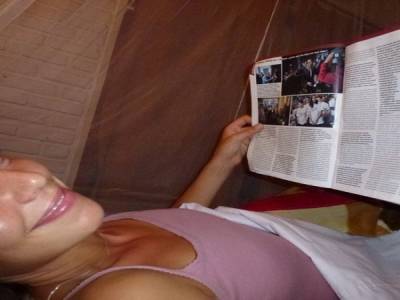 en train de lire Marianne...