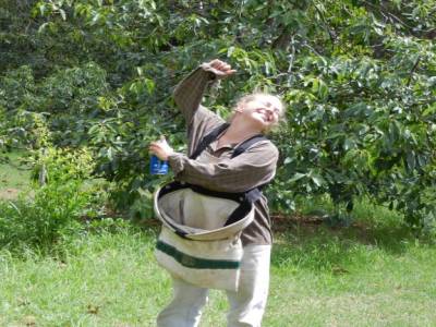 Il faut s'asperger d'Aerogard (insect repellent) sinon on est envahies de Marchflies (type de grosses mouches qui piquent)