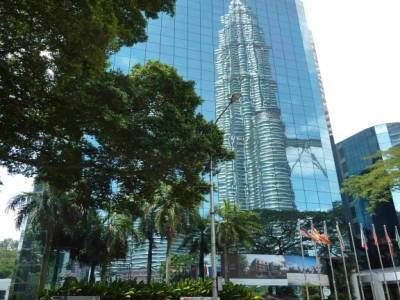Reflet d'une des tours Petronas