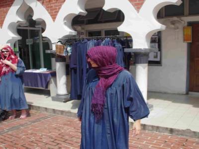 Euh ce n'est pas mardi gras... juste la visite d'une mosquée
